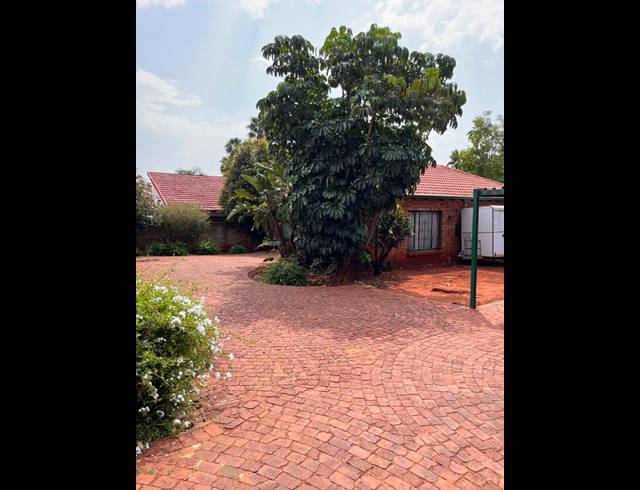 3 BEDROOM HOUSE FOR SALE IN THE ORCHARDS